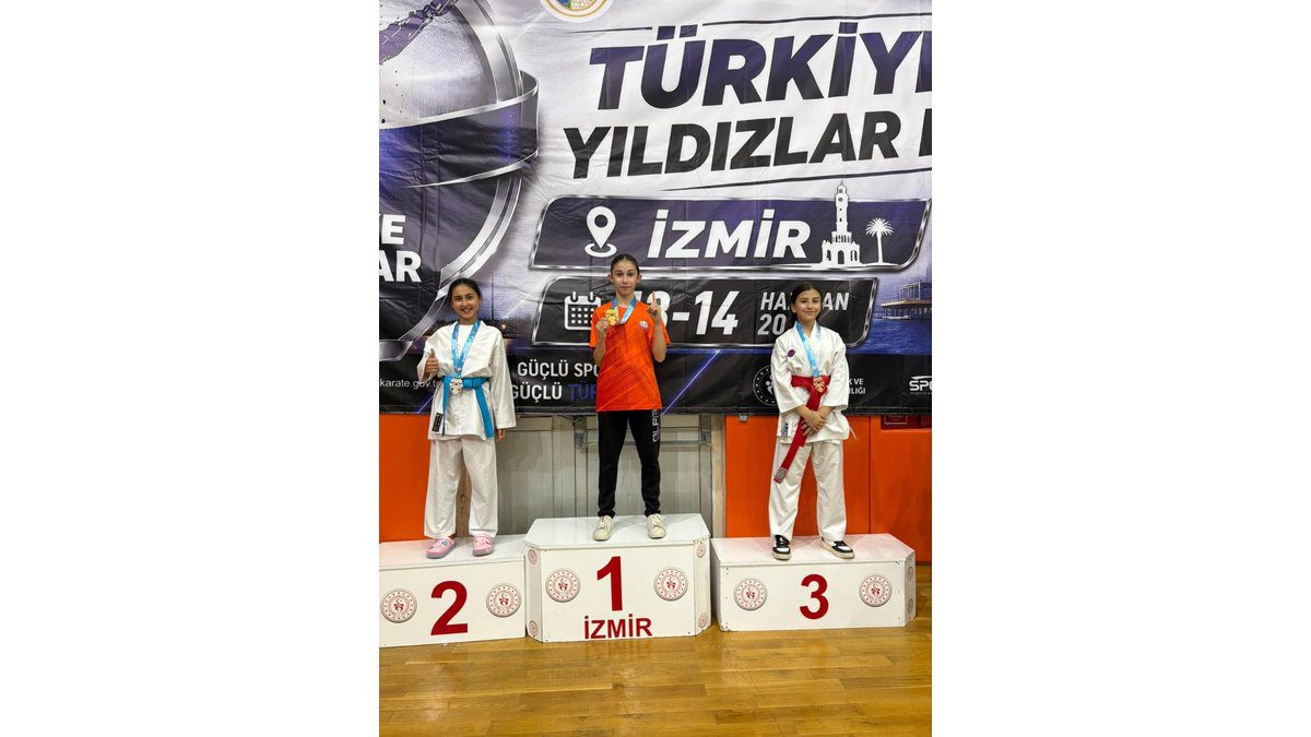 Aliağalı Karateciler Ege Ligi'nden 12 Madalya İle Döndü