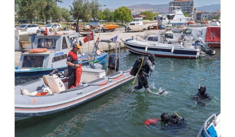 Araba Lastiği, Masa, Sandalye De Çıktı Klozet Kapağı Da