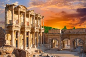 Bayramda Efes Antik Kenti'ne 119 Bin 143 Ziyaretçi Geldi