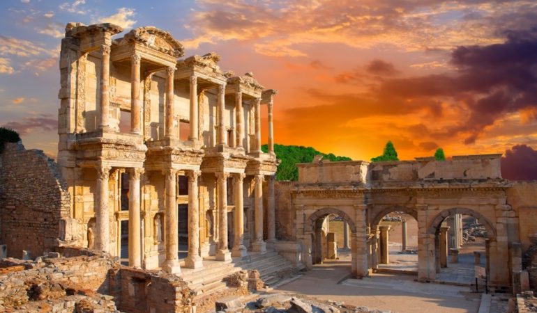 Bayramda Efes Antik Kenti'ne 119 Bin 143 Ziyaretçi Geldi