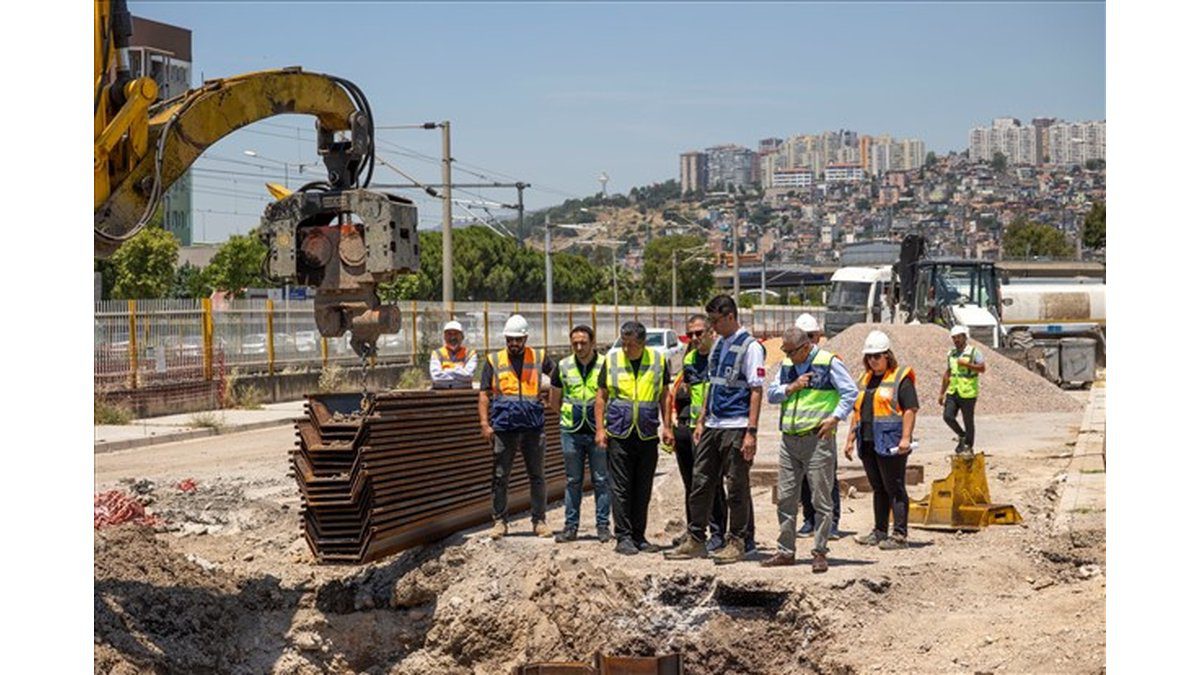 İzmir’de 3 Milyar Liralık Alt Yapı Dönüşümü Sürüyor
