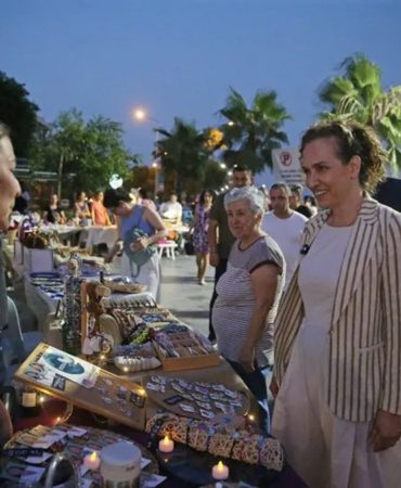 Karşıyaka Kadın Emeği Gece Pazarı Başlıyor