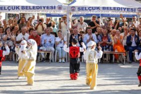 Selçuk Şen Şeftali Şenliği Belevi'de Düzenlendi