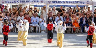 Selçuk Şen Şeftali Şenliği Belevi'de Düzenlendi