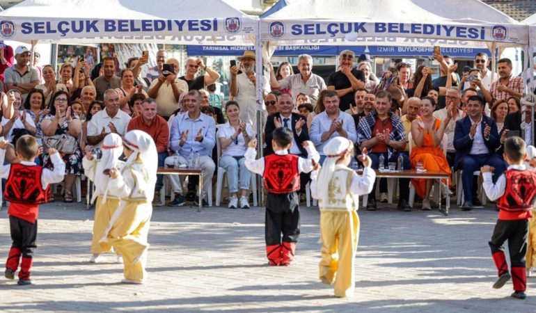 Selçuk Şen Şeftali Şenliği Belevi'de Düzenlendi