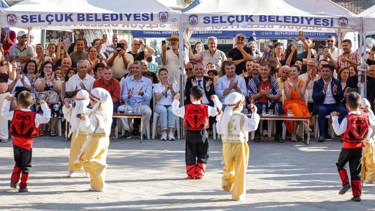 Selçuk Şen Şeftali Şenliği Belevi'de Düzenlendi