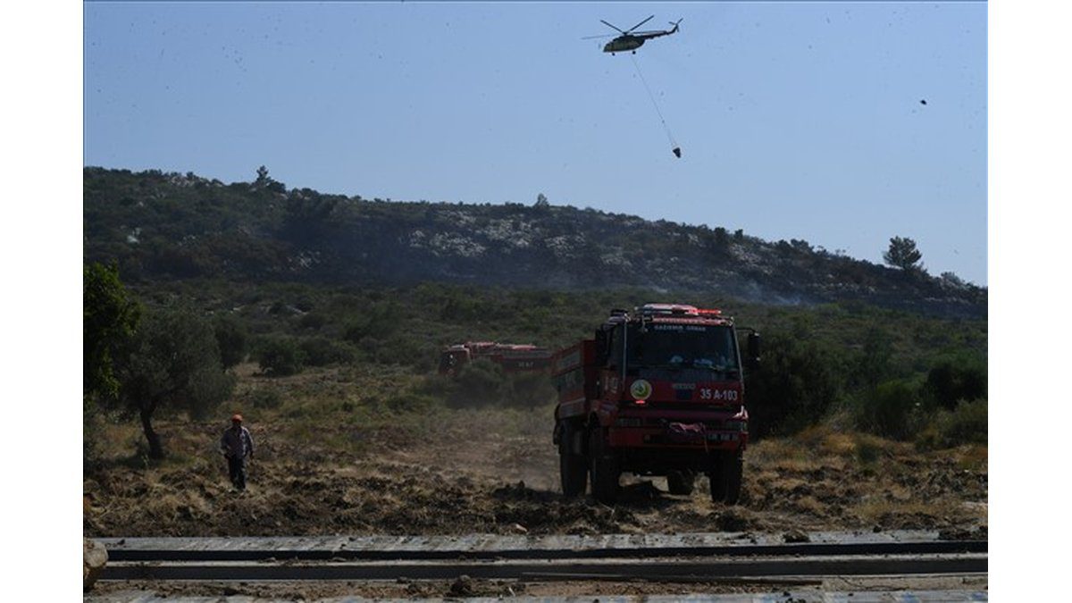 Urla Balıklıova’da Orman Yangını Alarmı