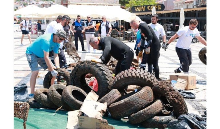 Yeni Foça’da Denizden Çıkanlar Şaşırttı