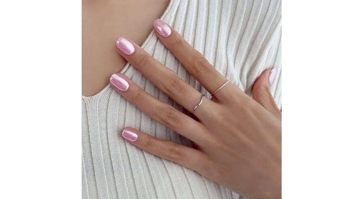 Chrome Tırnak Modelleri ile Parlak ve Modern Nail Art Görünümü