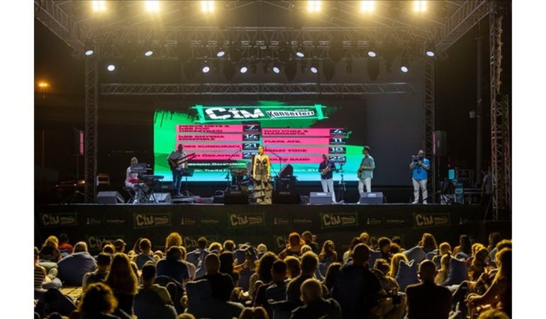 Çim Konserleri İzmirlileri Müzikle Buluşturmaya Devam Ediyor