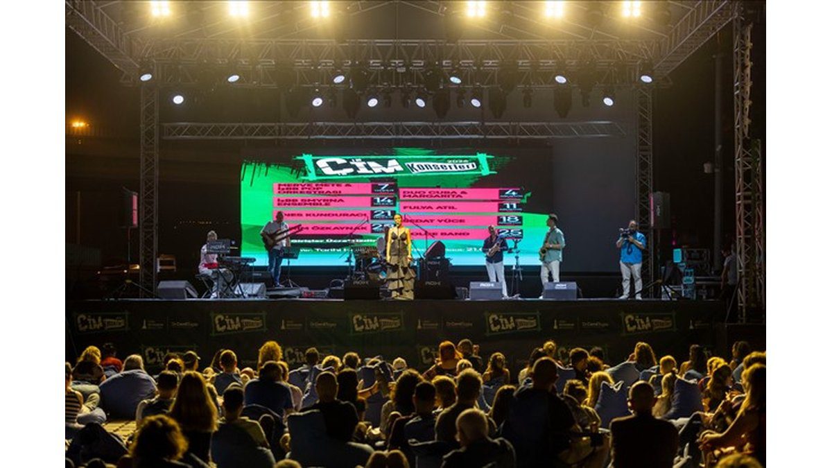 Çim Konserleri İzmirlileri Müzikle Buluşturmaya Devam Ediyor