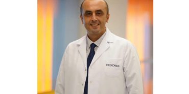 Prof. Dr. Varlık Erol Kimdir? | İzmir Genel Cerrahi Doktoru