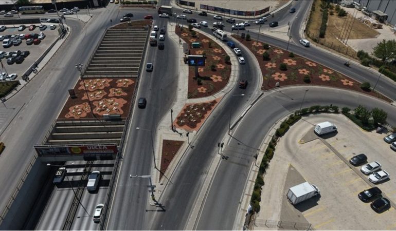 Esbaş Kavşağı Rengarenk Bir Görünüme Kavuştu