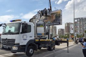 Büyükşehir - Karşıyaka Kavgası İlan ve Reklam Panolarına Sıçradı